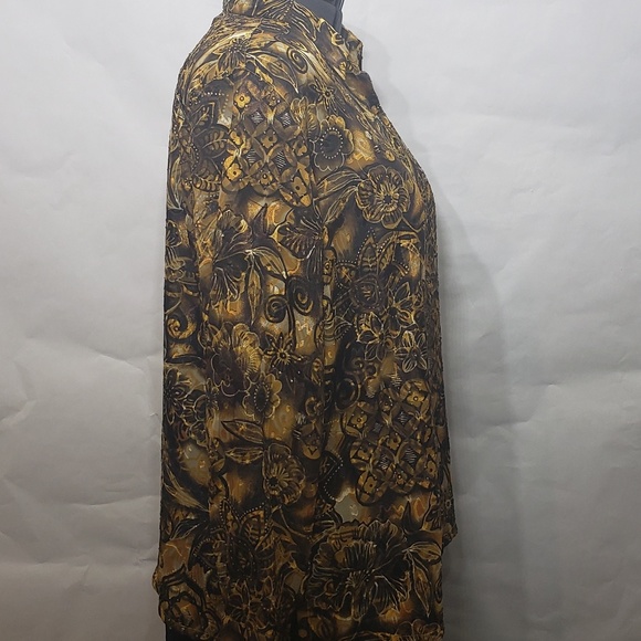 Size 2x Beautiful very dressy blouse. - Picture 3 of 5